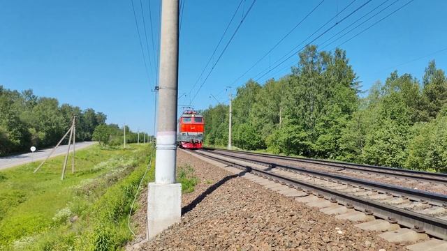 В ПЕРВЫЙ РЕЙС! ЧС2Т-1060 со скорым поездом №378Я С. Петербург - Лабытнанги проезжает о.п. 45 км смотреть онлайн