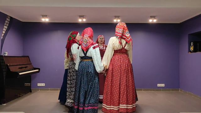 Женский состав народного ансамбля казачьей песни "Ставр" смотреть онлайн