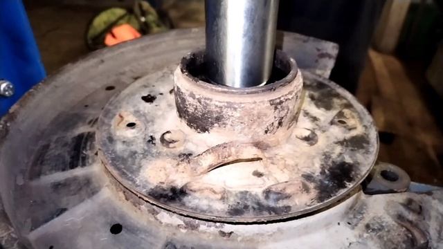 Mitsubishi Pajero sport 2, замена задних ступичных подшипников. Плюс плановое ТО. смотреть онлайн