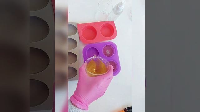 Заливка глицеринового мыла #мылоснуля #онлайнобучение смотреть онлайн