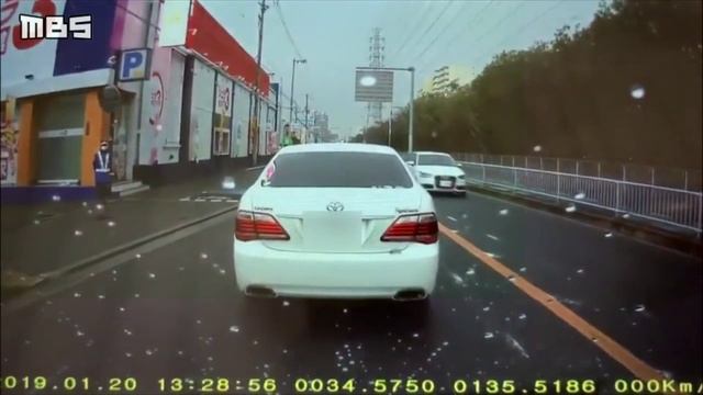 あおり運転し暴行、大阪・安養寺の住職を書類送検 смотреть онлайн