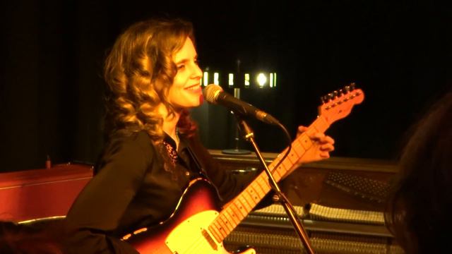 Anna Calvi - foxy lady - Huis 23