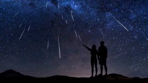 С неба лиловые падают звёзды....