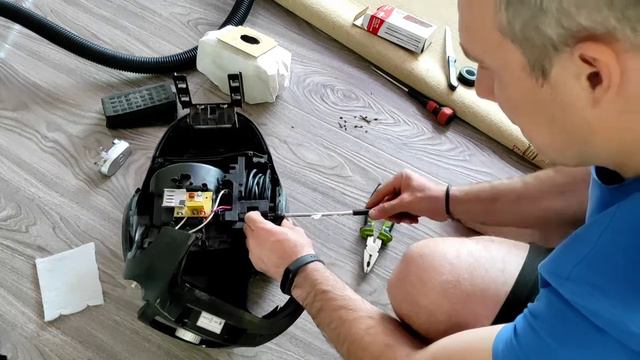 Пылесос Gorenje VC1611 разборка и ремонт смотреть онлайн