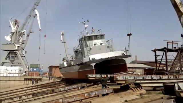 Cпуск на воду многофункционального модульного катера СМК-2103 проекта 23370 смотреть онлайн