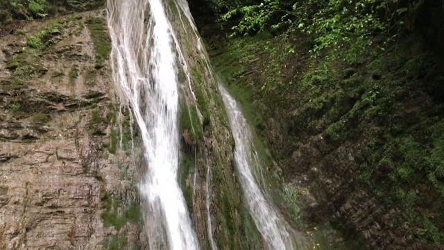Водопады Молочный и Плачущие скалы смотреть онлайн