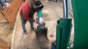 УСТАНОВКА КРЕПЛЕНИЯ ГИДРОБУРА  НА МИНИ ЭКСКАВАТОР. АВТО-ВЫШКА. МАЛЕНЬКИЙ ПОМОЩНИК)))