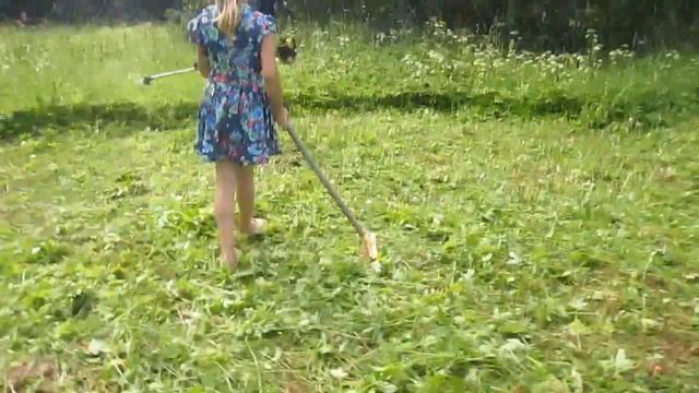 Дети учатся самостоятельной сельской работе//деревенская жизнь смотреть онлайн