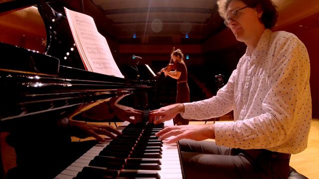 Brahms- Violin Sonata No. 2, I. Allegro amabile. Katha Zinn, violin. Illya Filshtinskiy, piano. смотреть онлайн