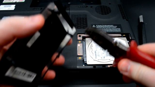 Модернизация ноутбука Toshiba Satellite P300-226. S01E01. SSD, HDD и Тесты!) смотреть онлайн