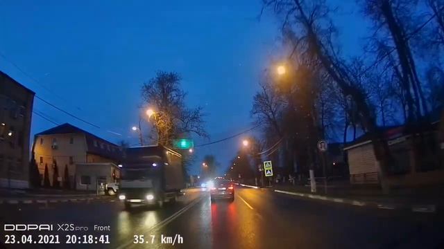 пример ночного видео, снятым фронтальной камерой двухкамерного видеорегистратора DDpai X2 Pro смотреть онлайн