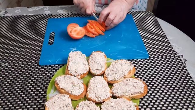 #2 вида БУТЕРБРОДОВ на каждый день! Бутерброды с рыбной консервы! Бутерброды с КИВИ! смотреть онлайн