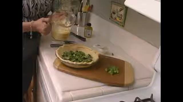 How to Assemble an Asparagus Goat Cheese Quiche смотреть онлайн