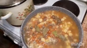 Суп с говядиной и домашней лапшой! Очень вкусный)))