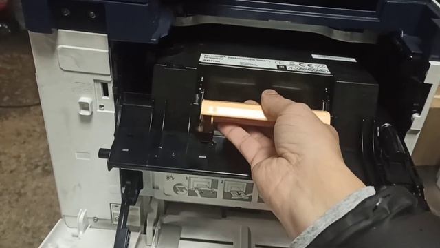 Xerox Versalink b605 / Replacing the Toner Cartridge and OPC / как достать картридж и барабан смотреть онлайн