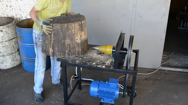 Винтовой дровокол. Заготовка дров на зиму. Колун для дров. смотреть онлайн