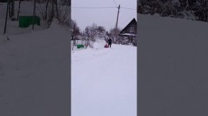 Снегоуборщик DDE ST-3546 .  Просто супер,на лыжах летает.