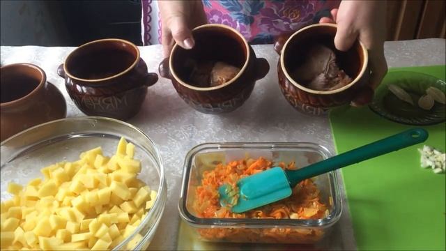 Картошка с курицей, тушенная в горшочках в духовке смотреть онлайн