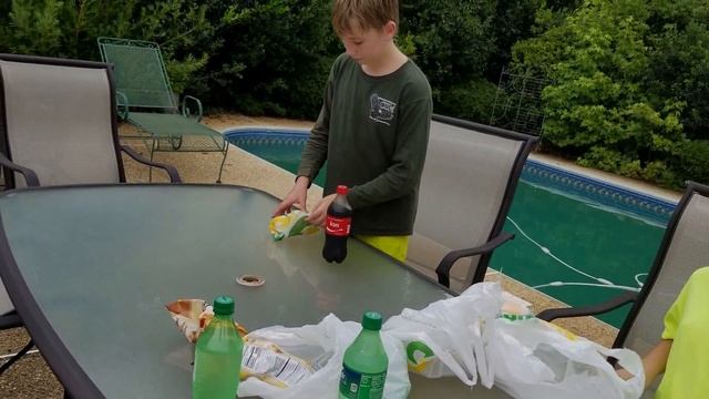 США. Чаевые и обеды для подрядчиков. Кормят ли нас американцы? смотреть онлайн