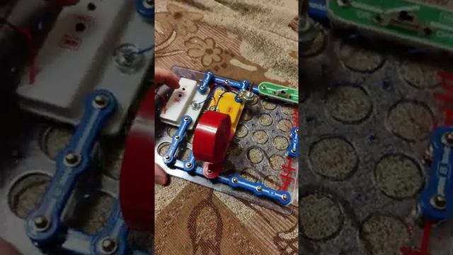 Конструктор Знаток. Радиоприёмник с регулятором громкости смотреть онлайн