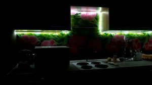 Как ровно закрепить светодиодную ленту на кухонный гарнитур?