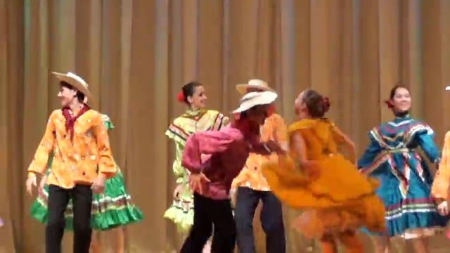 happy childhood Колумбийский танец.mpg смотреть онлайн