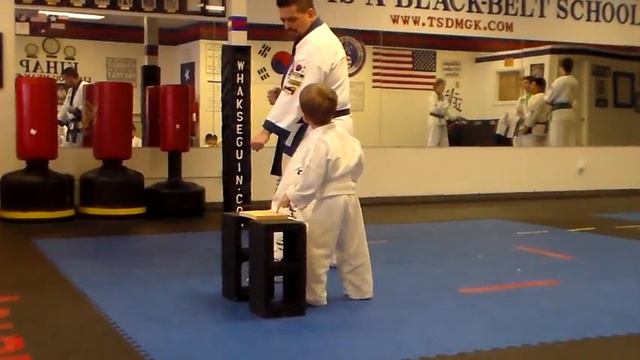 Little Cort breaking a board at 4 years old! смотреть онлайн
