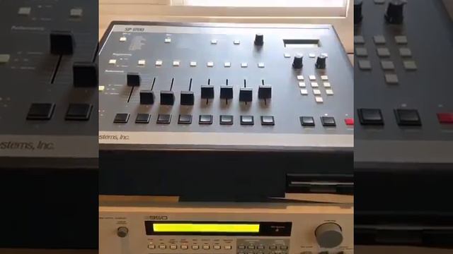 Sono - Making a beat on Sp 1200 - Akai s950 смотреть онлайн