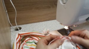 Как сшить женскую футболку. Как подшить низ. Как закрепить оверлочную строчку.