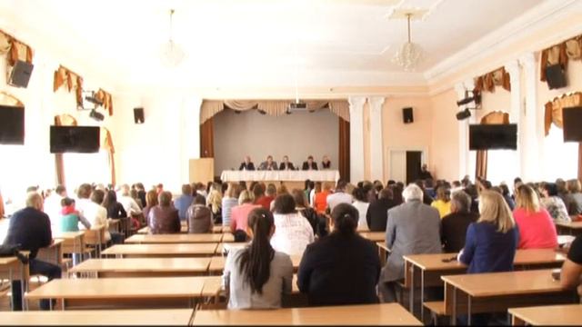 Студентам закрывшегося факультета медуниверситета предложили перейти в другой вуз 27.08.15 (16+) смотреть онлайн
