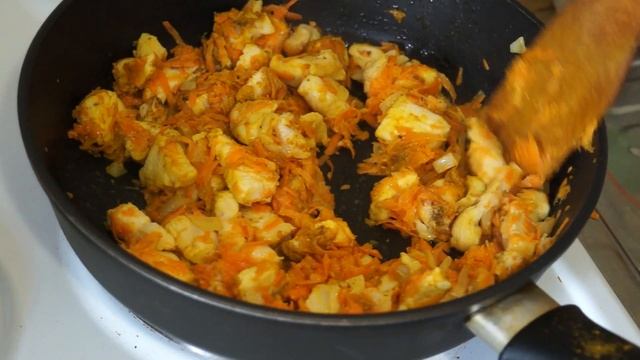 Плов с курицей на сковороде Простой вкусный рецепт смотреть онлайн