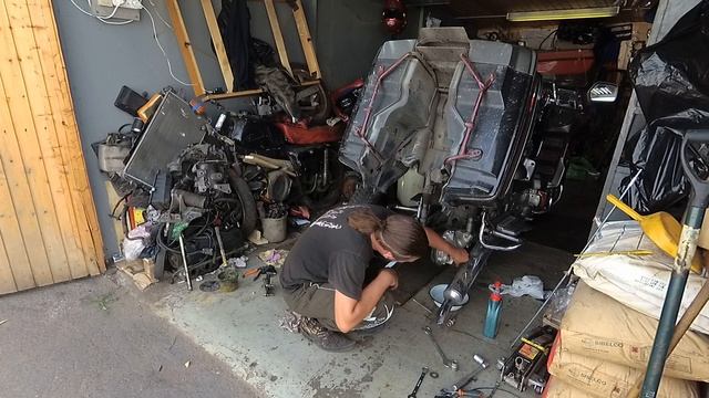 Обслуживание задней части мотоцикла Honda Gold Wing 1500 смотреть онлайн