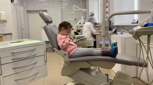 У стоматолога, делаем слепок на пластинку