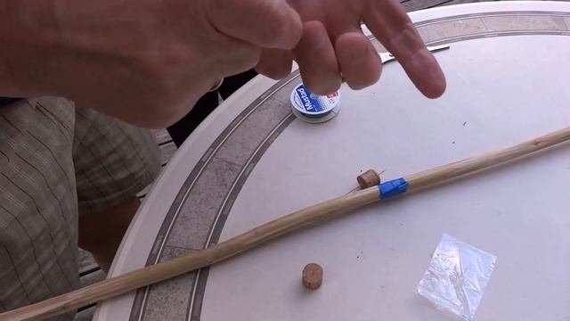 КАК СДЕЛАТЬ ПРОСТУЮ УДОЧКУ СВОИМИ РУКАМИ + РЫБАЛКА. How To Make A Simple Fishing Rod.