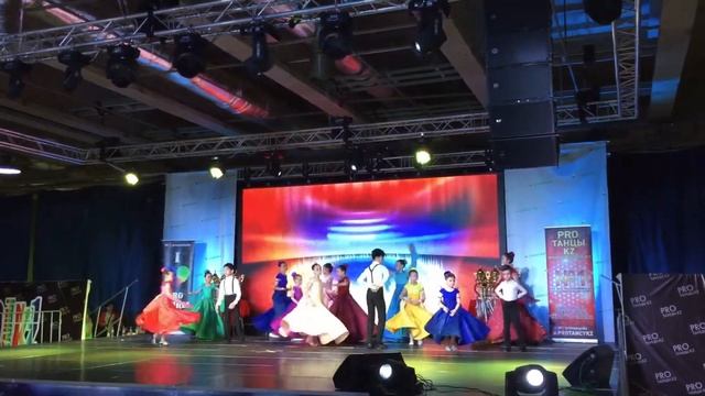 Самый красивый танец «ВАЛЬС ЦВЕТОВ»!!! смотреть онлайн