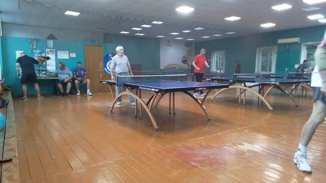 Шипы против гладких. Напряженная игра. Настольный теннис. смотреть онлайн