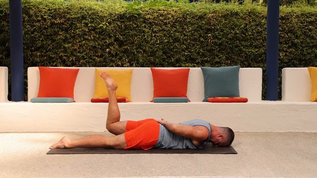 Hip Pain Relief Exercises: Day 2 - Yoga Series to Eliminate Your Hip Pain (Glutes Activation) смотреть онлайн