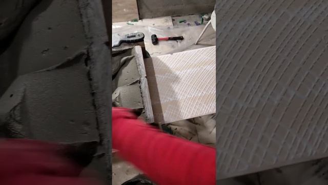 Лайфхак. Плиткер. Станок-гребёнка для плиточного клея. Корыто-Гребёнка для укладки плитки #shorts 4 смотреть онлайн