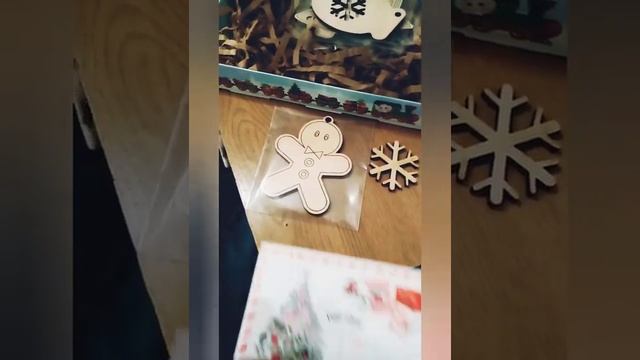 Подарок на Новый год. Классные эко-игрушки из дерева для елки и набор для разукрашивания игрушек смотреть онлайн