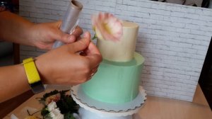 КАК УКРАСИТЬ ТОРТ ЖИВЫМИ ЦВЕТАМИ? [УКРАШАЕМ ТОРТ ЖИВЫМИ ЦВЕТАМИ]