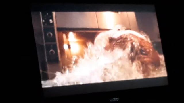 Deep Blue Sea 1999 Mako Shark comes right to the oven смотреть онлайн