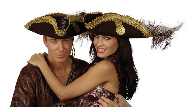 Пиратская шляпа-треуголка с перьями / Обзор смотреть онлайн