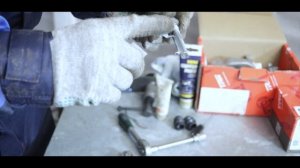 Замена задних суппортов Opel Astra H (замена колодок, обслуживание направляющих, прокачка тормозов)