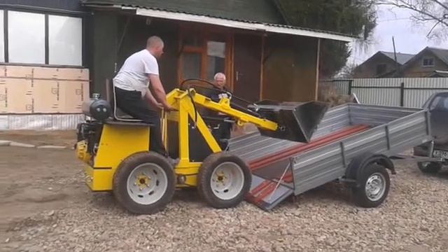 Бортоповоротный минитрактор на гидроприводе. Отгрузка заказчику. смотреть онлайн