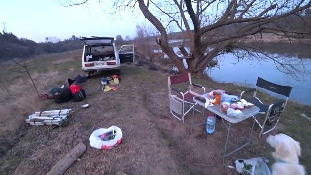 Рыбалка ранней весной на кружки с горохом, кашу и макушатники с пенопластом. смотреть онлайн