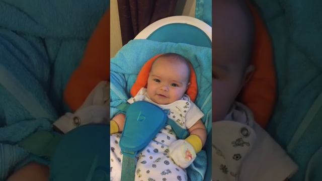 Малышу 3 месяца . Смеётся над мамой . Ребёнок смеётся
