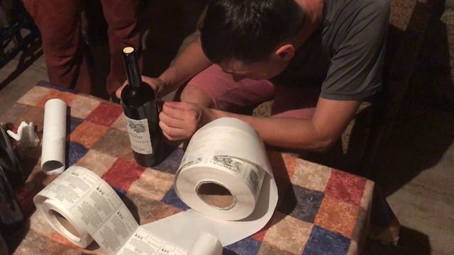 Клеим этикетки на бутылки с Korenishuli Tsolikauri. смотреть онлайн