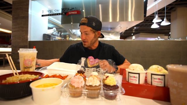 THE UNLIMITED CALORIE AMERICAN FOOD COURT CHALLENGE! смотреть онлайн