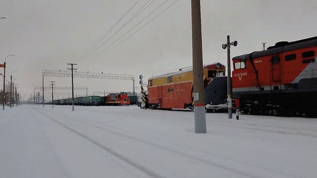 Снегоотчиститель СДПМ-2703, Тепловоз 2ТЭ10М-2152 / Snow plow SDPM-2703, Diesel Locomotiv 2TE10M-215 смотреть онлайн