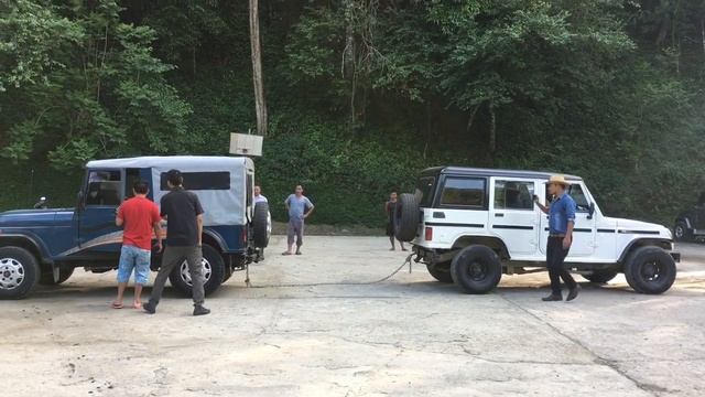 Jeep Battle | Jeep vs Bolero смотреть онлайн